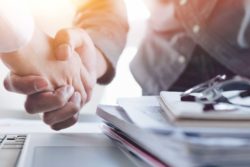 Händeschütteln nach Vertragsabschluss